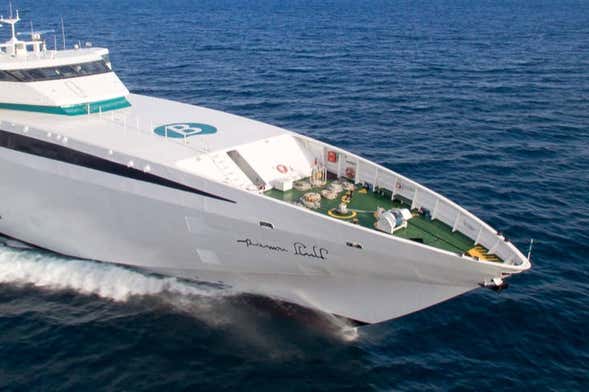 Ferry para Menorca com Baleària saindo de Alcudia
