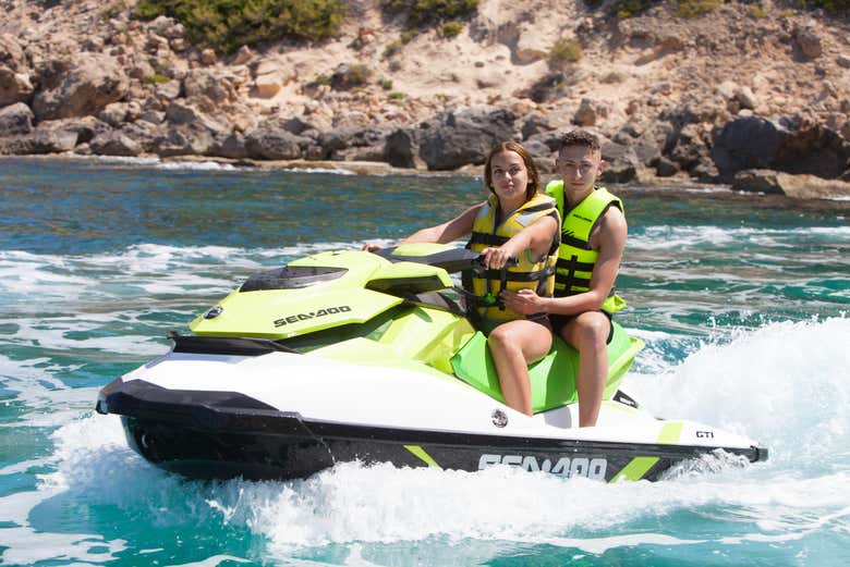 Pilotando um jet ski por Cala d'Or