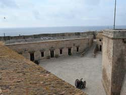 Pátio exterior do Castelo de Sant Carles