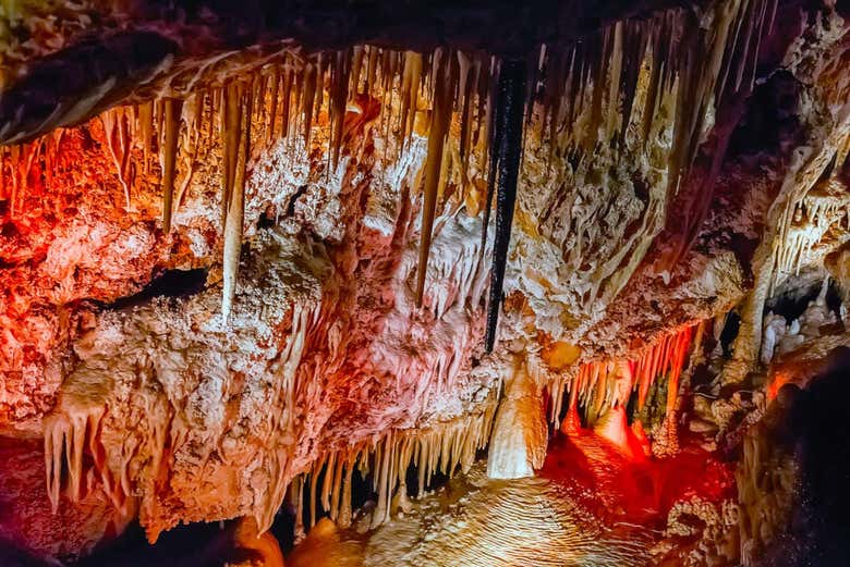 Interior das Grutas de Génova